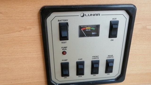 Обзор прицепа-дачи Lunar 750 кг с душ.кабиной смотреть онлайн