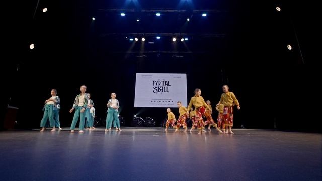 Танцевальный коллектив «ВО!время» студии танца Галины Кобзевой Кто главный в небе, ЭСТРАДНЫЙ ТАН смотреть онлайн