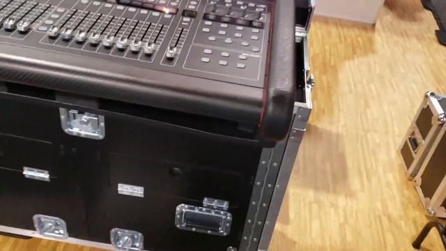 Audio Board Road Case ZCase Retracting Case For Audio Mixing Boards with Brain S Redd #ProXDirect смотреть онлайн