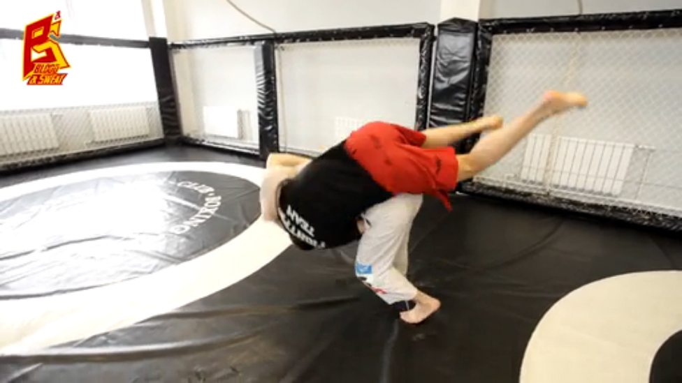 Бросок через бедро от чемпиона мира по самбо и призера Европы по дзюдо смотреть онлайн