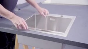 Монтируем мойку в столешницу заподлицо правильно.