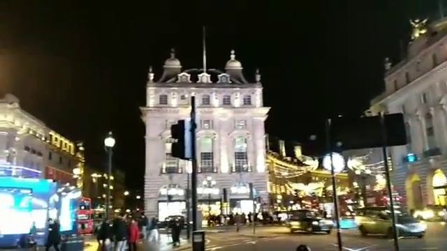 Пикадилли (англ. Piccadilly) — одна из самых широких и оживлённых улиц в историческом центре Лондон