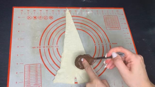 Круассаны из слоеного теста с нутеллой за 10 минут вашего времени ??? смотреть онлайн