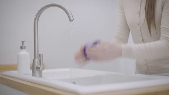 How to wash the filters on your Dyson V11™ or V15™ cord-free vacuum смотреть онлайн