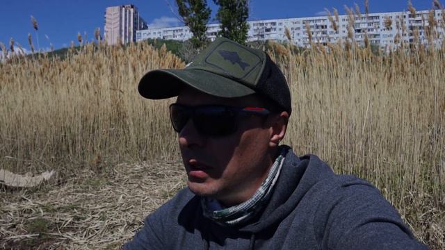 Даже КАРАСЕЙ РАСПУГАЛ наш ОТВЯЗНЫЙ ЛАБРАДОР. Сумасшедшая Рыбалка Весной смотреть онлайн