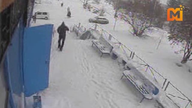 В Кемерове поймали грабителя пенсионера в кассе РЭУ смотреть онлайн