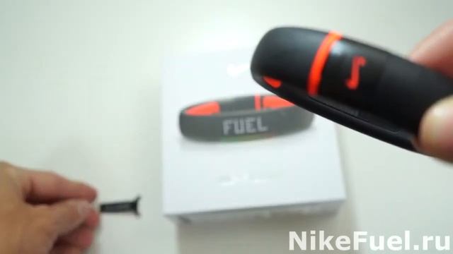 Распаковка Nike+ Fuelband 2 (SE) и краткий обзор смотреть онлайн