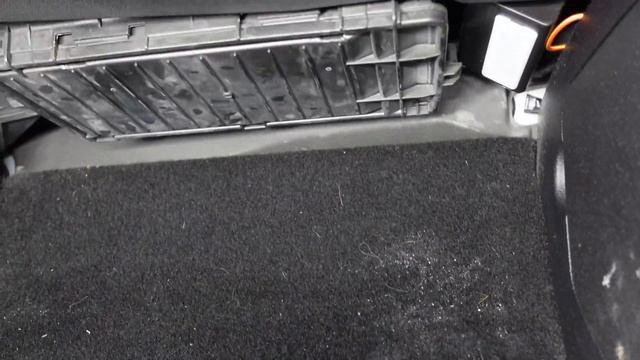 Change a MINI Countryman Cabin Air Filter смотреть онлайн