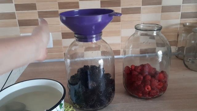 Найсмачніший і найпростіший лікер з малини або ожини .Получається завжди і у всіх. смотреть онлайн