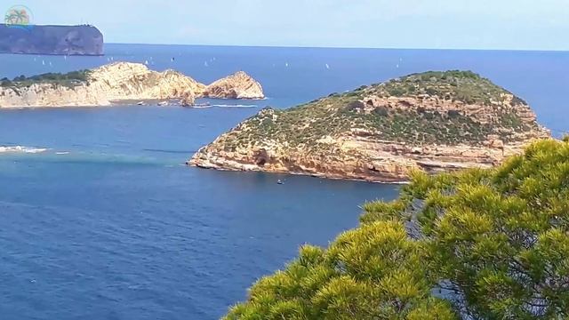 Райские места в Испании, лучший дикий пляж Кала Морайра, Бенитачель,Аликанте смотреть онлайн