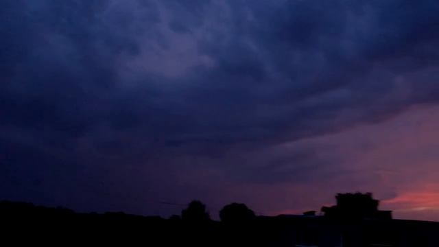 Beautiful sky before rain. смотреть онлайн
