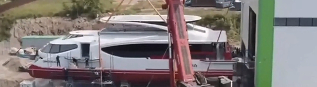 قارب كهربائي للركاب 