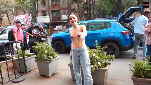 Urfi Javed ने पहना Garbage Bags का Dress | Urfi Javed Rubbish Outfit смотреть онлайн