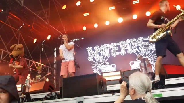 DISTEMPER—Подумай, кто твои друзья (Панки в городе). смотреть онлайн