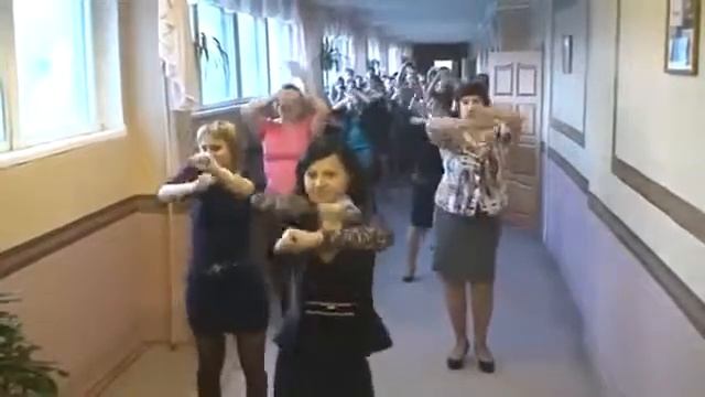 Танцевальный флешмоб учительниц на День учителя смотреть онлайн