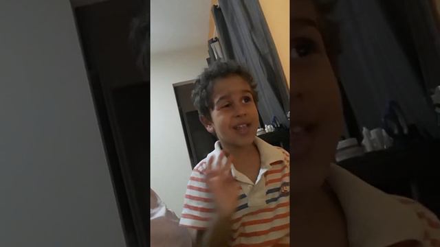 Lucas Emanuel cantando Yasmin Verissimo смотреть онлайн