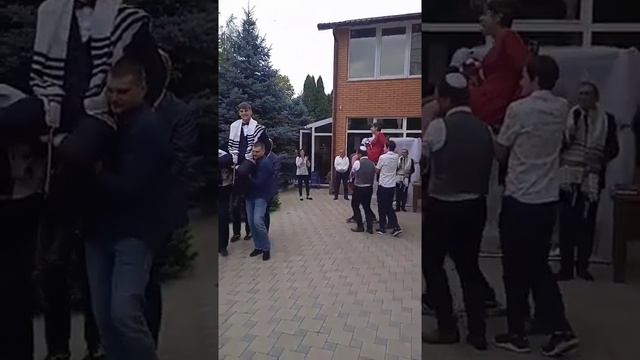 Танец на стульях - ещё одна еврейская традиция. смотреть онлайн