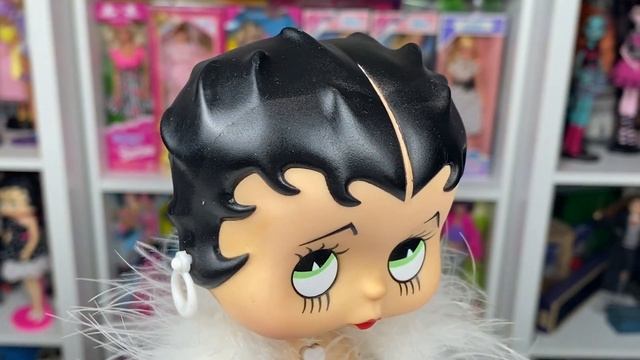Чёрно-белая звезда красочного настроения. Обзор и распаковка куклы Betty Boop Talking doll смотреть онлайн