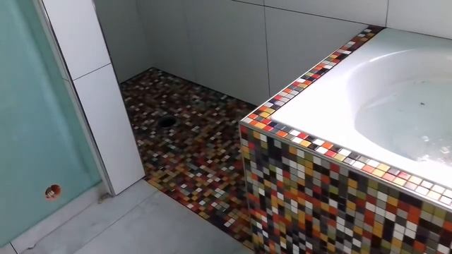 Душевая из WEDI на полу из дерева 2ч смотреть онлайн