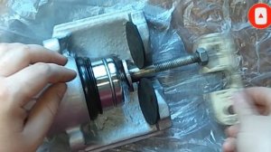 Работа самодельного (DIY) приспособления для утапливания поршней тормозного цилиндра