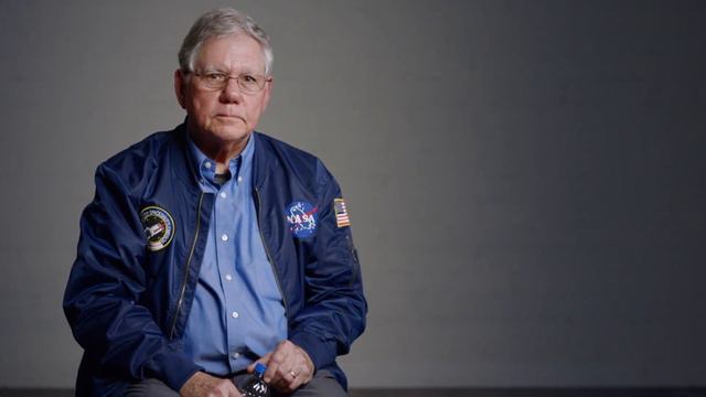 Як NASA будує свої команди? Історія про ремонт телескопа "Хаббл" від самого Чарлі Пелеріна. смотреть онлайн