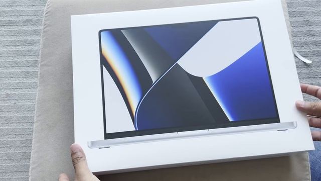M1 Max MacBook Pro | AirPods | Unboxing | Impressions | Dubai | S&V смотреть онлайн
