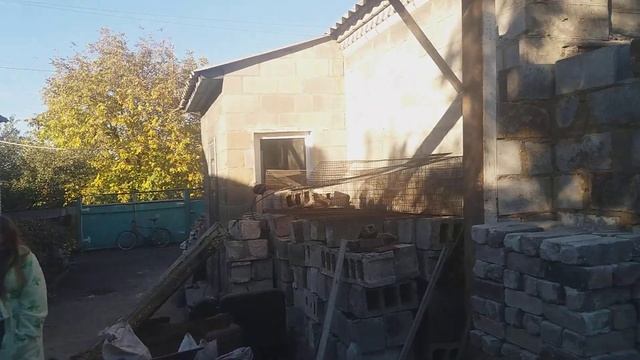 Строим гараж. Собираем из б.у шлакоблока. смотреть онлайн