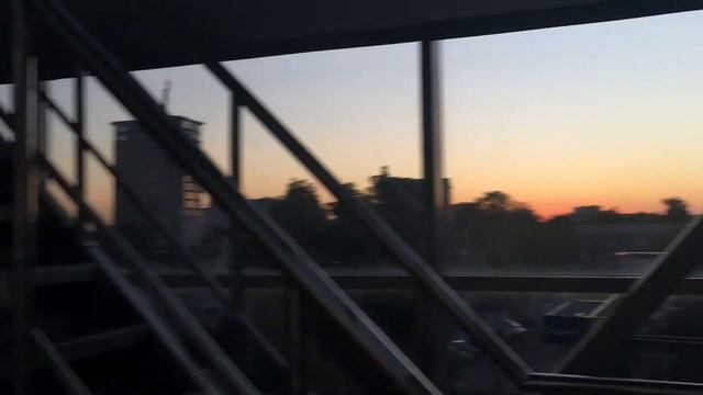 СТЕКЛЯННЫЙ МОСТ пешеходный переход за перекрестком пр. Гагарина и ул. Кирова смотреть онлайн