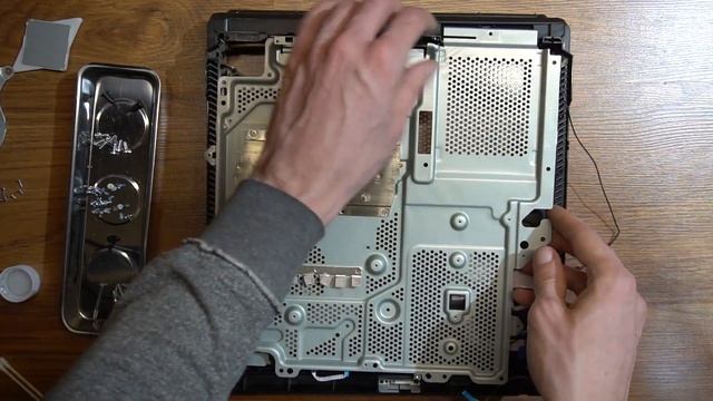 PS4 Pro Thermal Paste Replacement and Disassembly (MODEL CUH-7216B) смотреть онлайн