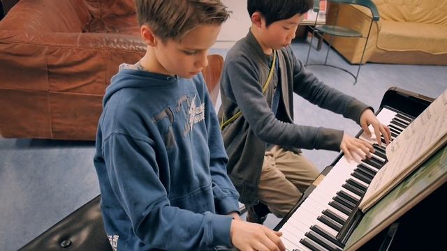 Domonkos and Kanji play improvisation: theme from J.S.Bach "14 Canons" BWV 1087 смотреть онлайн