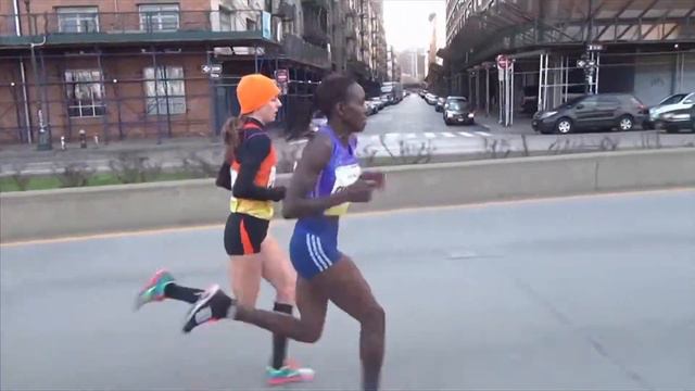 NYC Half 2016 - Molly Huddle sets course record! смотреть онлайн