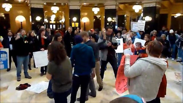 Songs and protest in the WI Capitol Rotunda: Sunday March 6, 2011 смотреть онлайн