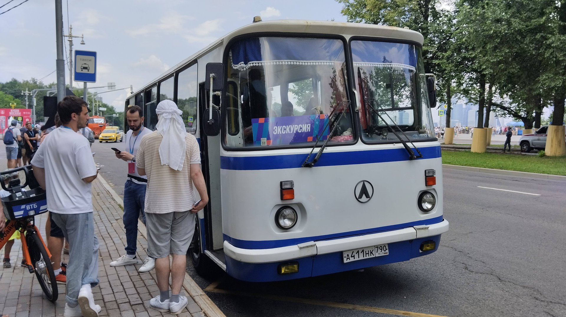 Ретро автобус ЛАЗ-695 смотреть онлайн