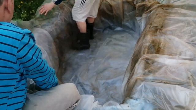 КУДА МЫ ПРОПАЛИ? l ДЕЛАЕМ И ОБУСТРАИВАЕМ ЛЕТНИЙ ПРУДИК ДЛЯ КАРАСЕЙ НА ДАЧЕ СВОИМИ РУКАМИ смотреть онлайн