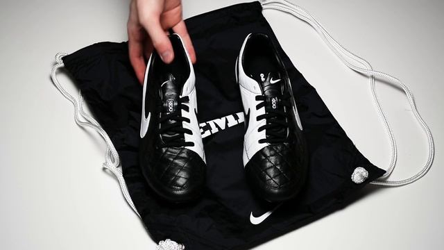 Nike Tiempo Legend V - Black and White смотреть онлайн