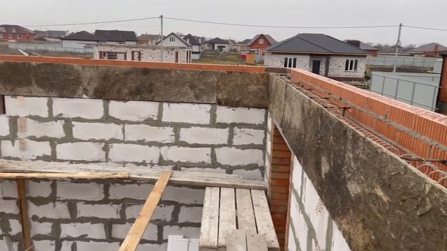 Кладка стен, кровля одноэтажного жилого дома Видеоотчет смотреть онлайн