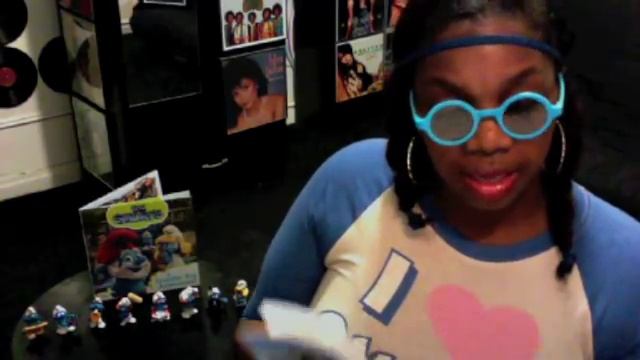 Gadget Trish does an unboxing for "The Smurfs Dance Party" for the Wii (Toys R Us Exclusive.) смотреть онлайн