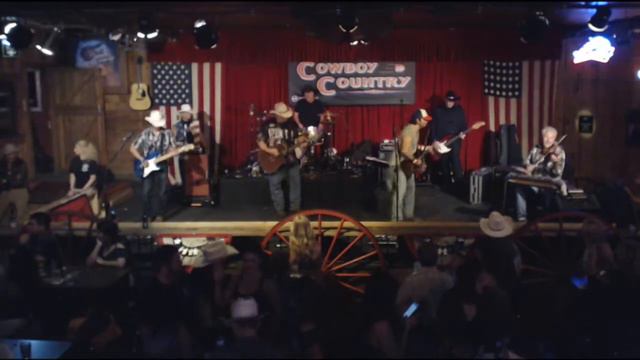 Brad Johnson & Killin' Time - Lay Down Sally смотреть онлайн