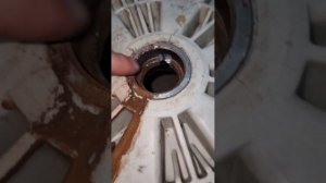 Как выбить подшипник в стиральной машине который рассыпался, развалился.