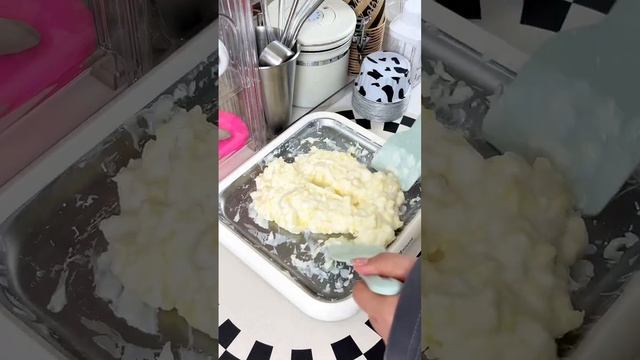 MOKKOM Ice Cream Maker - Pineapple Scrambled Yogurt смотреть онлайн