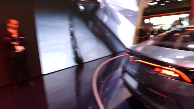 Tour du Stand VinFast au Mondial de l'Auto 2018 смотреть онлайн