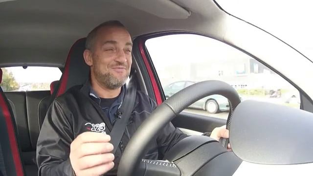 Magacin tester Renault Twingo - lækker lille bil смотреть онлайн