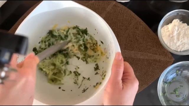 ПОЛЕЗНО//ОЛАДЬИ ИЗ ЦУКИНИ смотреть онлайн