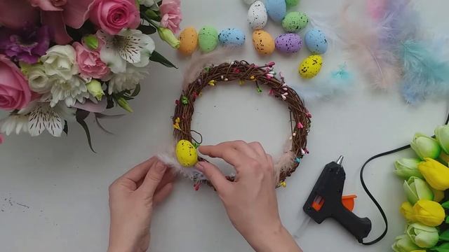 Пасхальный венок для украшения интерьера. Декор к Пасхе. смотреть онлайн