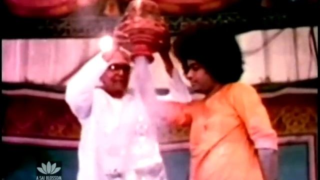Sathya Sai Baba Vibhuti MIracle | Shiva Shiva Shiridi Pureeswara | Shiridi Sai Abhishekam смотреть онлайн
