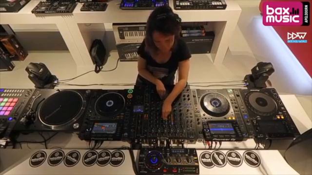 Juliane Wolf - DJ Set at Bax Music Apeldoorn (Netherlands) смотреть онлайн
