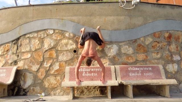 Набережная, скакалка, отжимания в стойке на руках смотреть онлайн