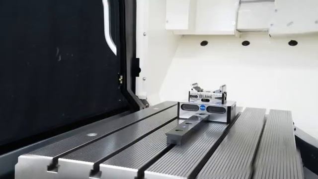 New quick clamping system for machine tables and pallets смотреть онлайн