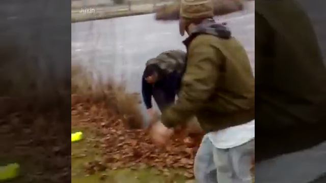 скользко! slippery смотреть онлайн