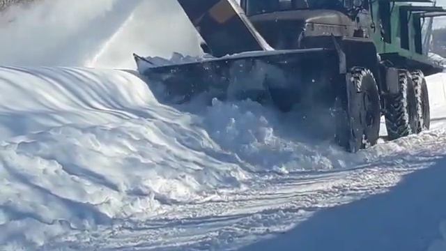 Как чистят дороги в Алексеевке. Урджар. смотреть онлайн